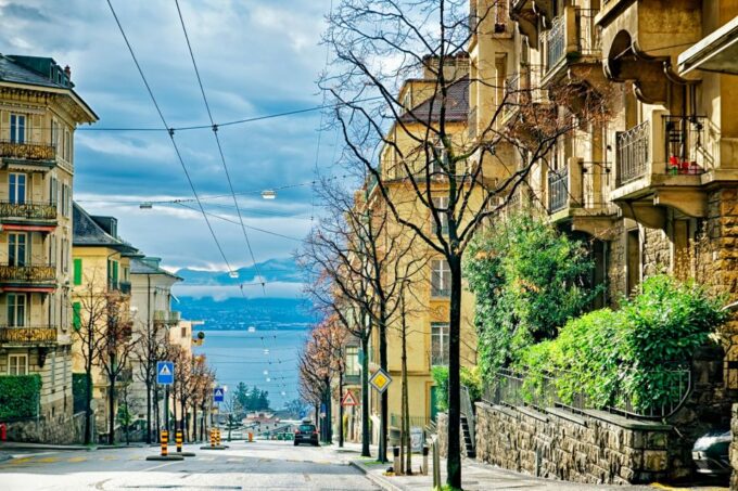 Lausanne: First Discovery Walk and Reading Walking Tour - Cost and Cancellation Policy