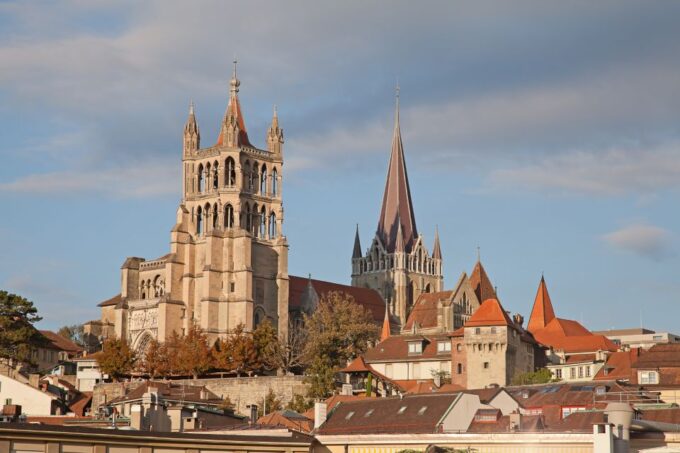Lausanne: First Discovery Walk and Reading Walking Tour - Tips for a Great Experience