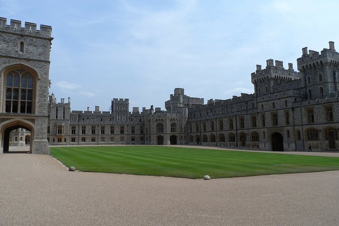 Layover Royal Windsor Private Tour From London Heathrow Airport - Air-Conditioned Vehicle Amenities
