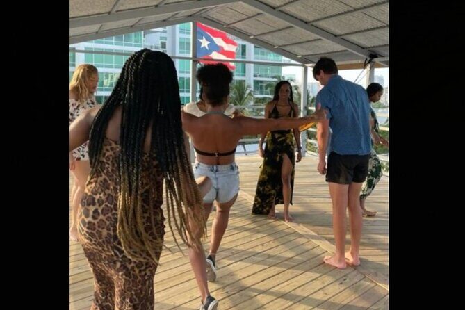 Learn Salsa in San Juan - Vivid beginner lesson - Introduction