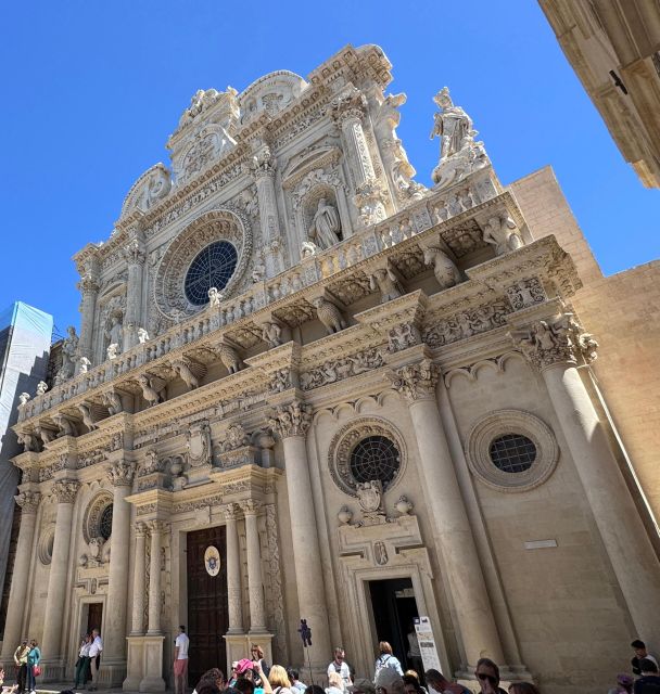 LECCE: AMONG ARCHITECTURAL TREASURES IN THE LECCE BAROQUE - Strolling Piazza SantOronzo
