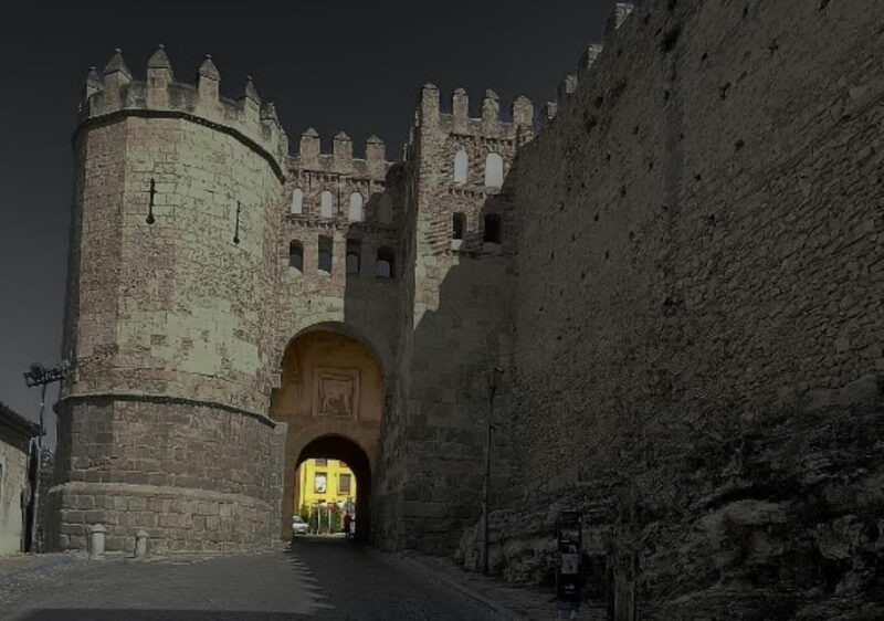 Legends and Mysteries of Segovia Tour - Legends of the Dead Woman and the House of Peaks