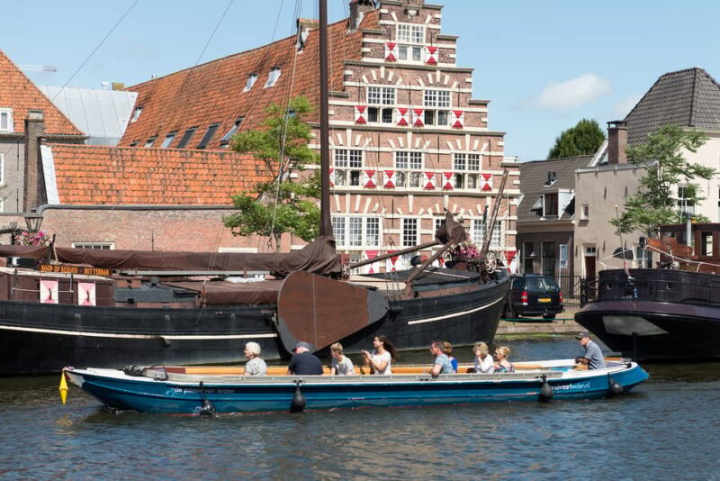 Leiden: Guided City Canal Cruise - Good To Know