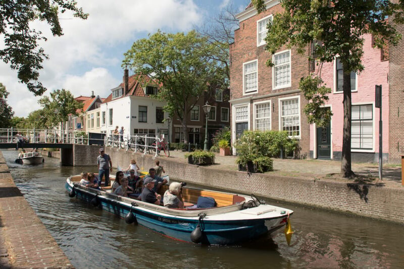 Leiden: Guided City Canal Cruise - What to Bring