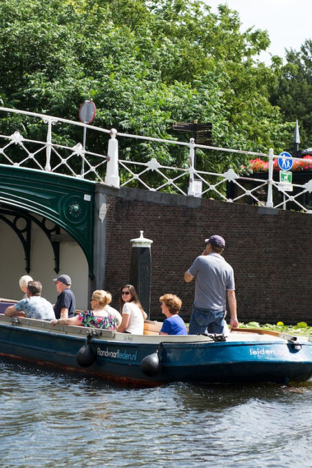 Leiden: Guided City Canal Cruise - Scenic Views and Architecture