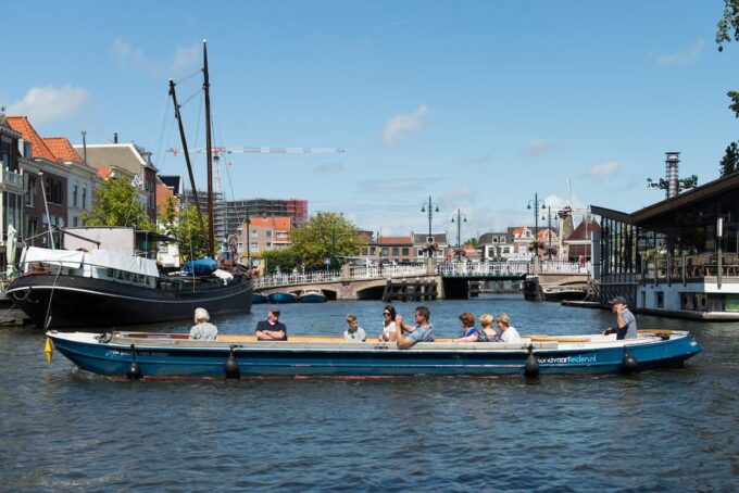 Leiden: Guided City Canal Cruise - Flexible Booking Options