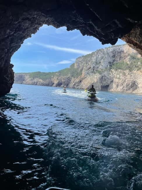 L'ESTARTIT: 30' JET SKI TOUR OF THE MEDES ISLANDS - Exploring the Details: What to Expect on the 30-Minute Jet Ski Tour