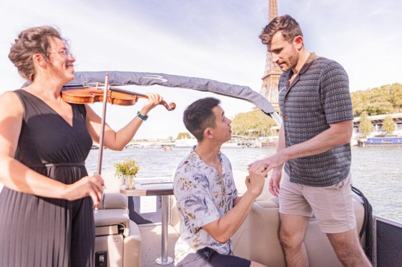 Lgbtqia+ Proposal / Private Boat Tour +1h Photographer - Inclusions of the Package