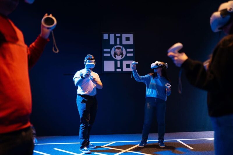 Liège: Virtual Reality in Arena - Restrictions and Safety