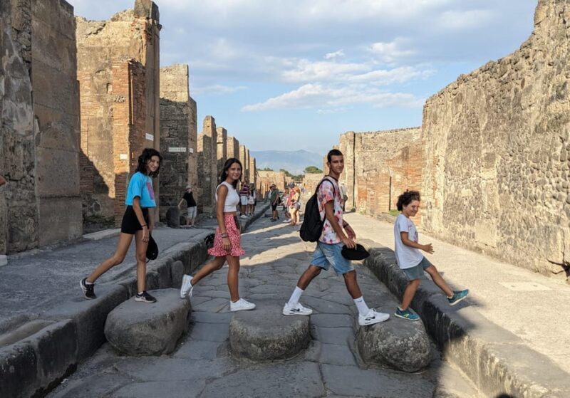 Life at Pompeii: private tour with priority access - Detailed Breakdown of the Itinerary