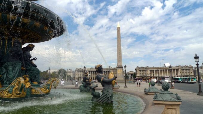 Lifestyle Tour Around the Louvre - Nearby Attractions