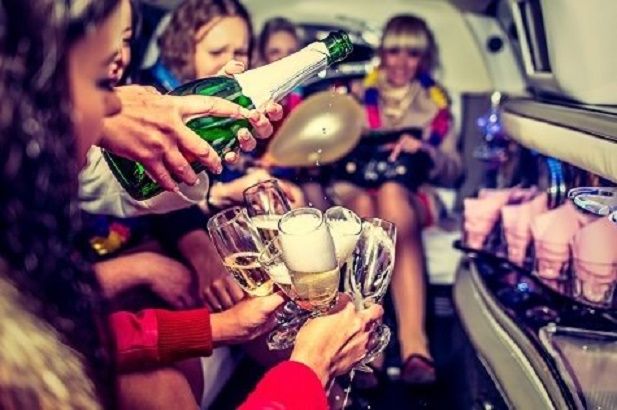 Limo Party Tour in Warsaw & Club Package - Introduction