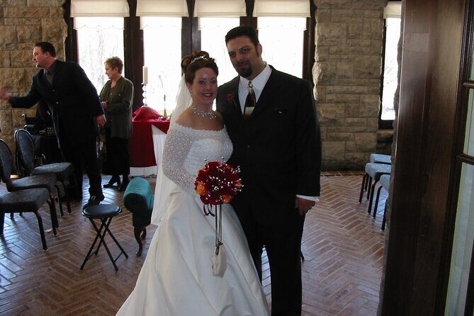 Lincoln MKT Limousine Traverse City Wedding Shuttle - FAQ