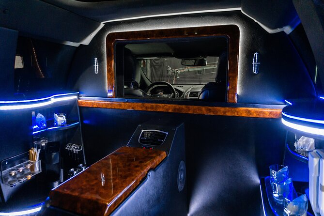 Lincoln Stretch Limo From Tulum to Cancun Airport - Private Transportation