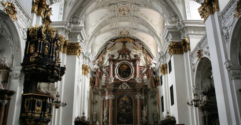 Linz Old Town Highlights Walking Tour With Pöstlingbergbahn - Itinerary Options Explained
