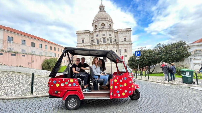 Lisboa: Tuk Tuk ride in Alfama & pick-up you at the hotel. - Introduction