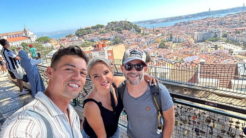 Lisboa: Tuk Tuk ride in Alfama & pick-up you at the hotel. - Key Points