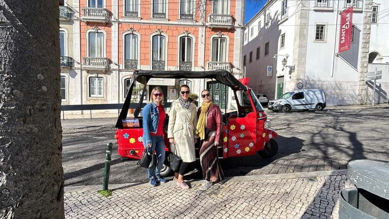 Lisboa: Tuk Tuk ride in Alfama & pick-up you at the hotel. - What’s Included and What to Expect