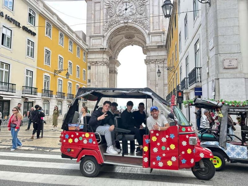 Lisboa: Tuk Tuk ride in Alfama & pick-up you at the hotel. - The Sum Up