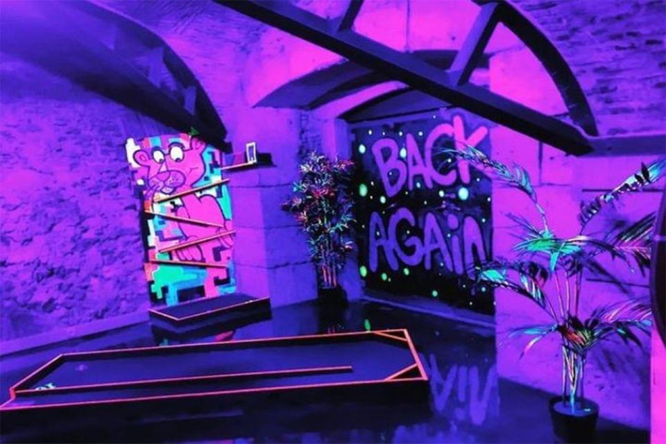 Lisbon: 18-Hole Indoor Minigolf Ticket With Bar Area - Unique Minigolf Experience