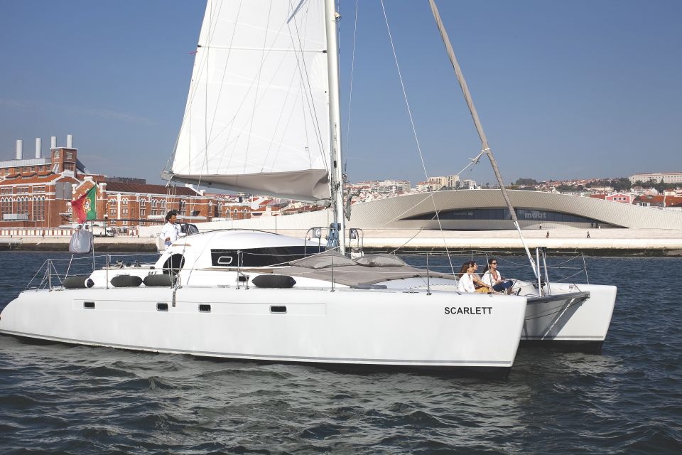 Lisbon 1H Private Tour by SAILBOAT / SAIL or POWER CATAMARAN - Inclusions