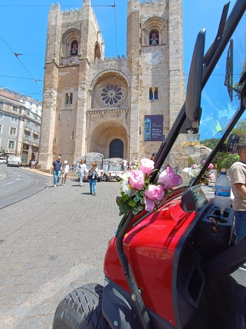 Lisbon: 2.5 hours Tuk Tuk tour in Old town and Centre - Discovering Lisbon on a Tuk Tuk