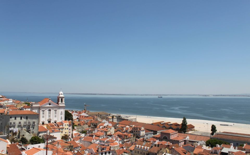 Lisbon: 2-Hour Walking Tour Shore Excursion - Visiting Lisbon Cathedral