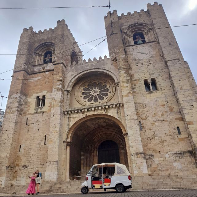 Lisbon: 2 Hours Private City Highlights Tuk-Tuk Tour for Two - Tour Meeting Point