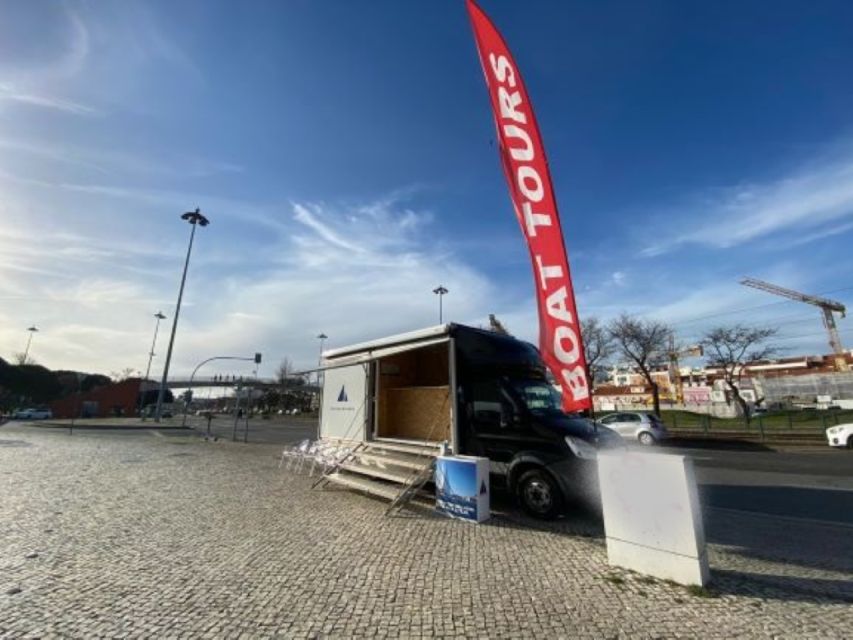 Lisbon 2H Private Tour by SAILBOAT / SAIL or POWER CATAMARAN - Inclusions