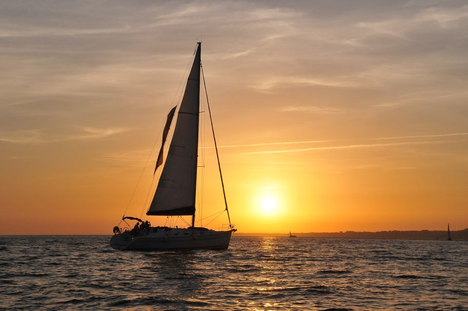Lisbon 2H Private Tour by SAILBOAT / SAIL or POWER CATAMARAN - Logistics