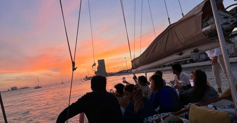 Lisbon: 2H Sunset Boat Cruise Tour with Drinks - A Deep Dive into the Experience