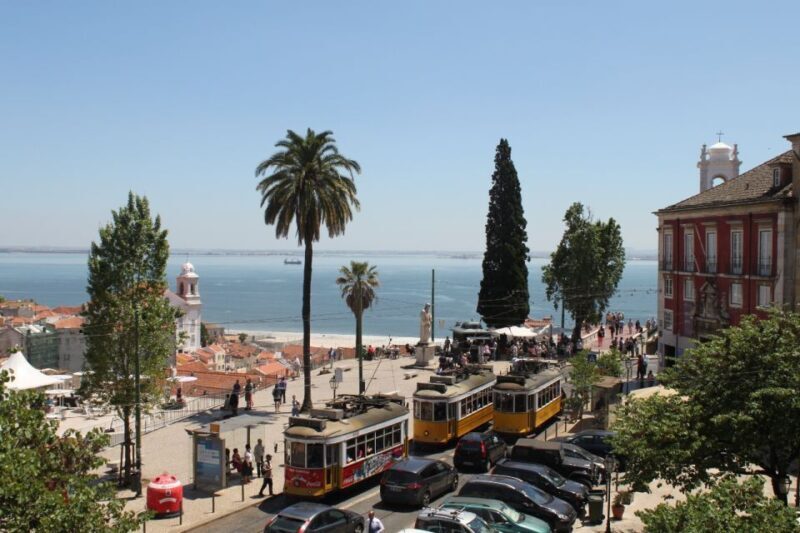 Lisbon: Alfama and São Jorge Castle Quarters Walking Tour - Real Traveler Feedback