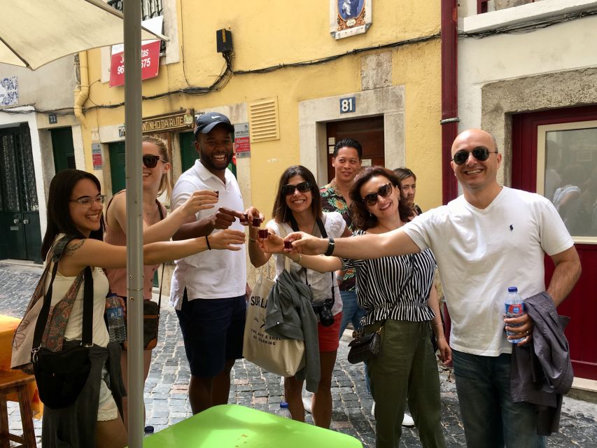 Lisbon: Alfama, Mouraria Neighborhood Walking Tour - Experience Highlights