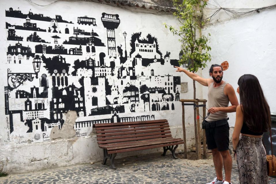 Lisbon: Alfama, Mouraria Neighborhood Walking Tour - Meeting Point Information