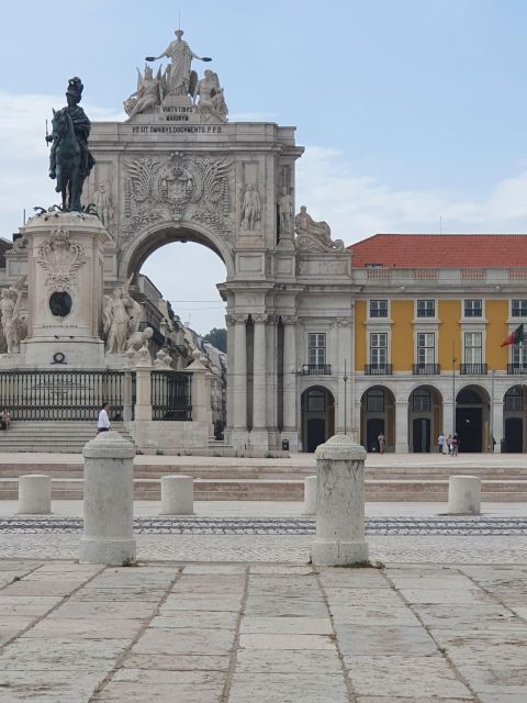 Lisbon: Alfama Old Town Tuk Tuk Tour - Key Points