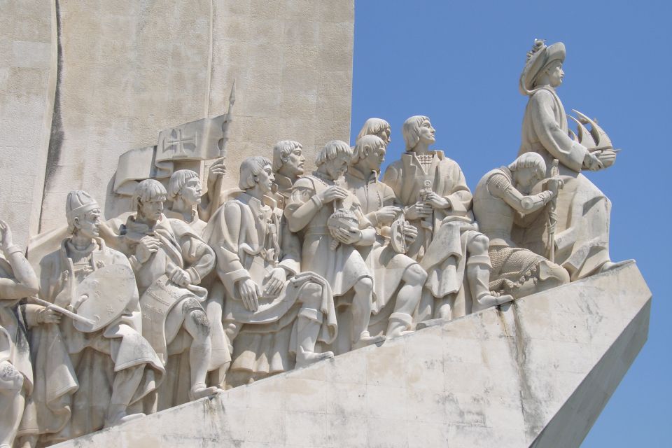 Lisbon and Fatima Sanctuary Full-Day Private Tour - Discovering Alfama District