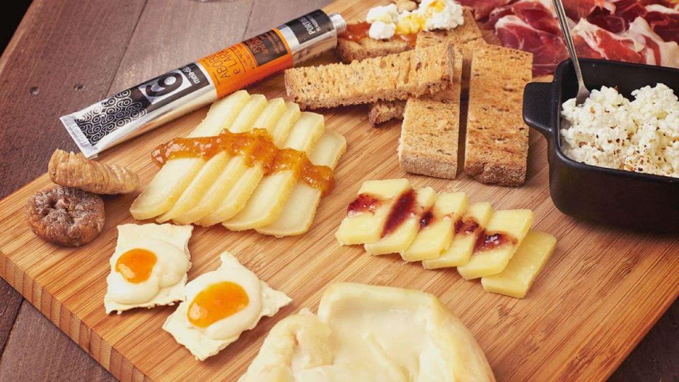 Lisbon: Azeitão Cheese Workshop With Wine & Food Tasting - Key Points