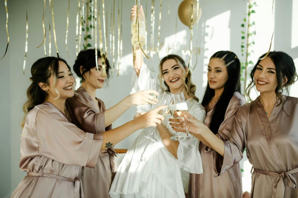 Lisbon: Bachelorette Party Photography Tour - Digital Photo Album Included