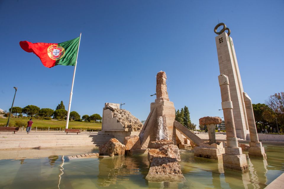 Lisbon Bike Tour: Downtown Lisbon to Belém - Knowledgeable Tour Guides