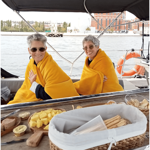 Lisbon: Boat Tour Cruise Vintage or Lux Sailboat w/ Drinks - FAQ