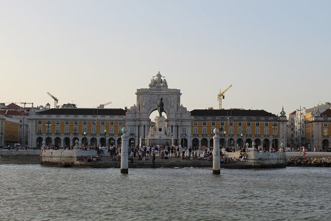Lisbon boat tour with drinks - Practical Details
