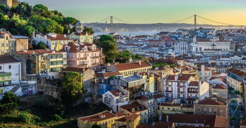 Lisbon City Tour HALF DAY 4h - VAN - Key Points