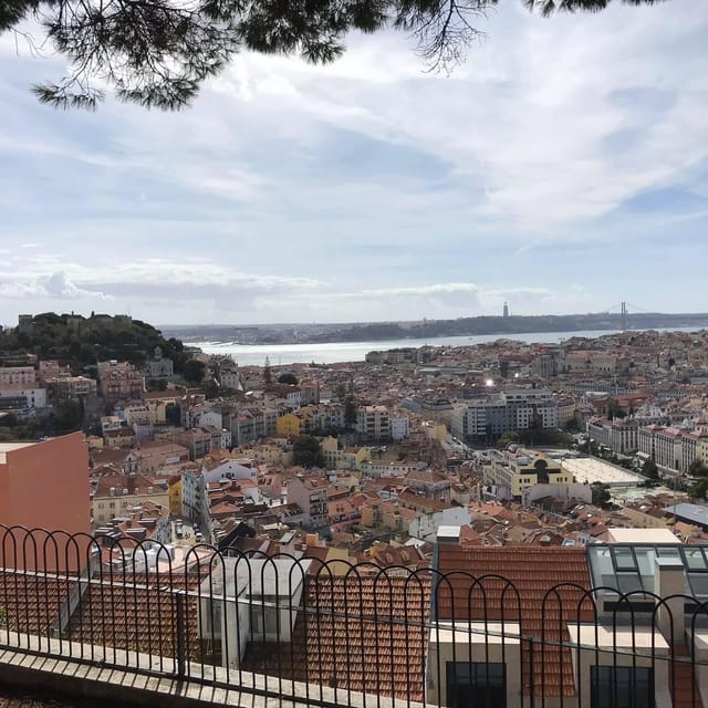 Lisbon City Tour HALF DAY 4h - VAN - Authentic Experiences and Authenticity