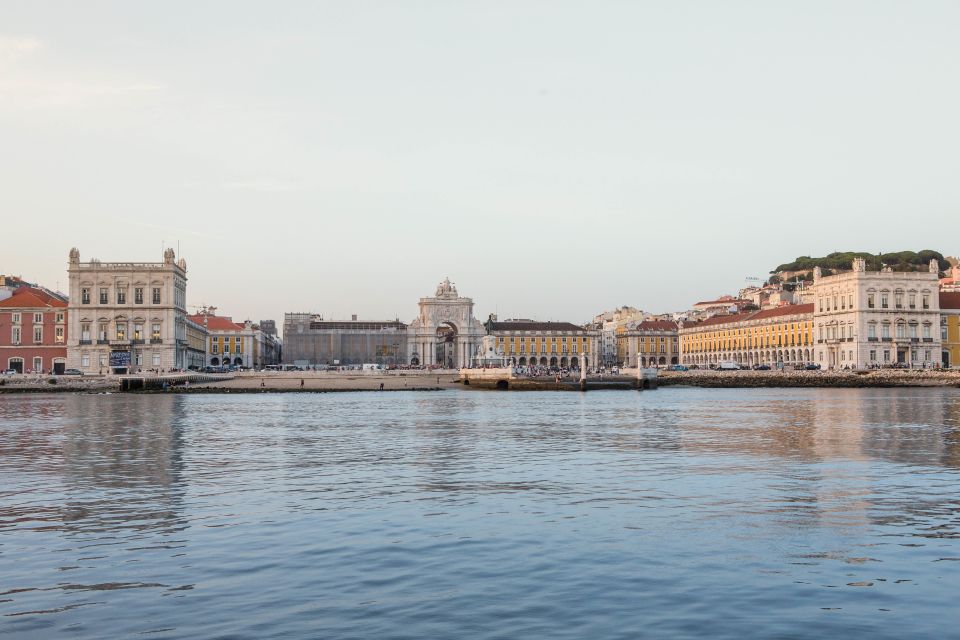 Lisbon: Day, Afternoon, or Sunset Boat Cruise With Wine - Explore the Monument to the Discoveries