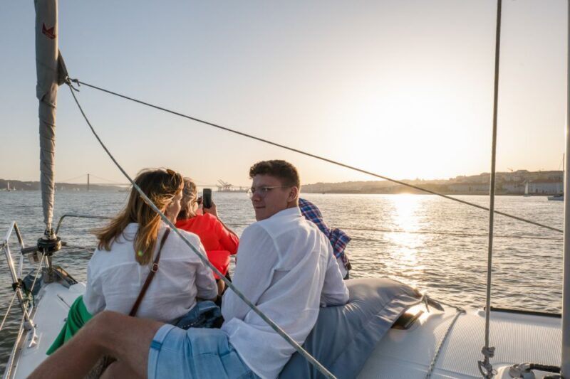Lisbon: Daytime/Sunset/Night City Sailboat Tour with Drink - Practical Tips for a Smooth Experience