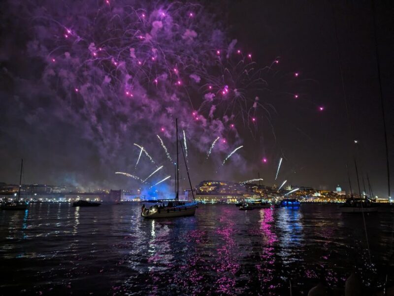Lisbon: Dazzling New Year's Private Boat Tour (2h) - Key Points  