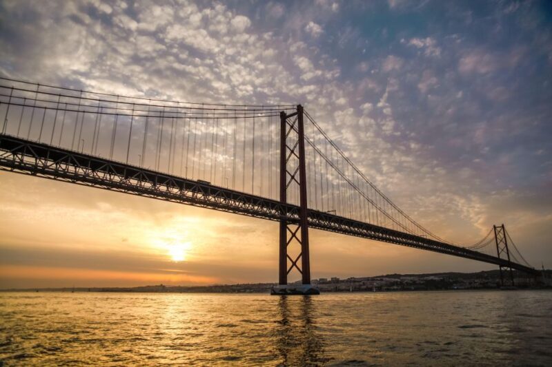 Lisbon: Disco Night Cruise with DJ and Open Bar - FAQs