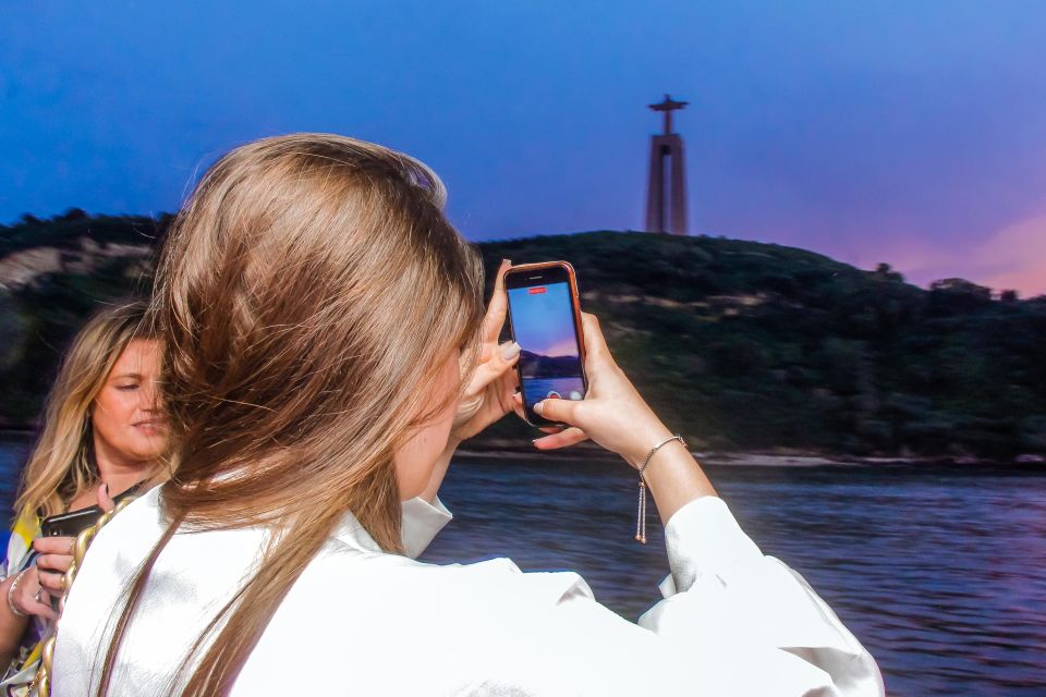 Lisbon: Disco Night Cruise With DJ and Open Bar - Itinerary and Highlights