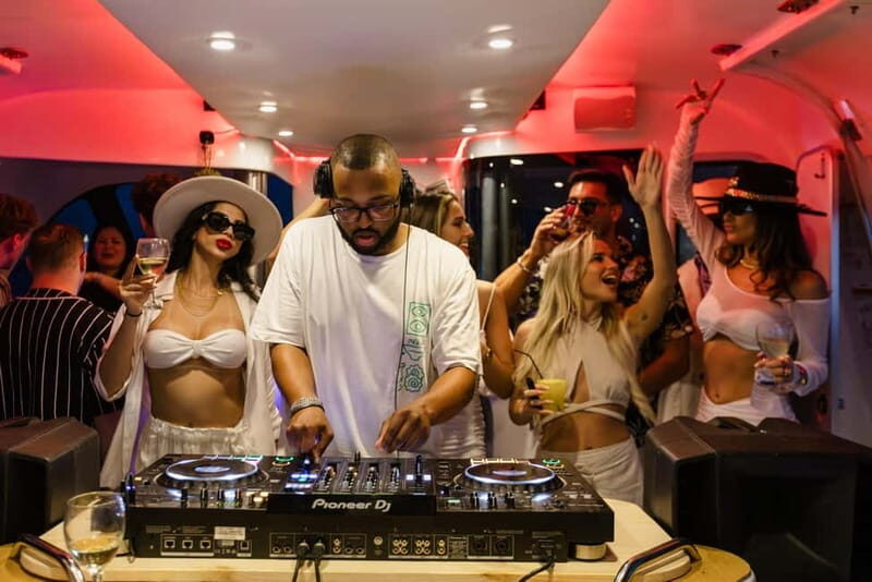 Lisbon: DJ Party on a Luxe Boat, Open Bar, Snacks, at Sunset - Itinerary Breakdown
