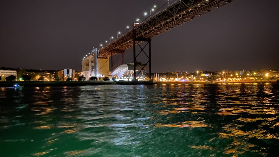 Lisbon: Exclusive Night Tour - Tour Features and Inclusions
